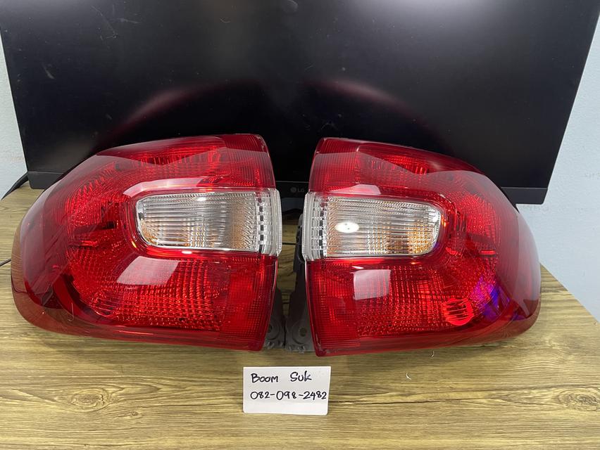 ไฟเบรคฝาท้าย Ford Everest แท้ติดรถ