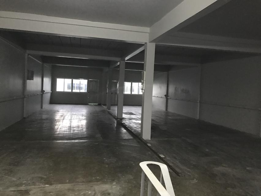 ตึกสองคูหา 3ชั้นครึ่ง หมู่บ้านพรทวี วิลล่า4 เลียบคลองทวีวัฒนา 7