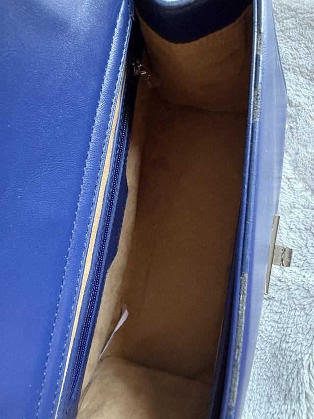 กระเป๋าสะพายมีหูจับมือสอง