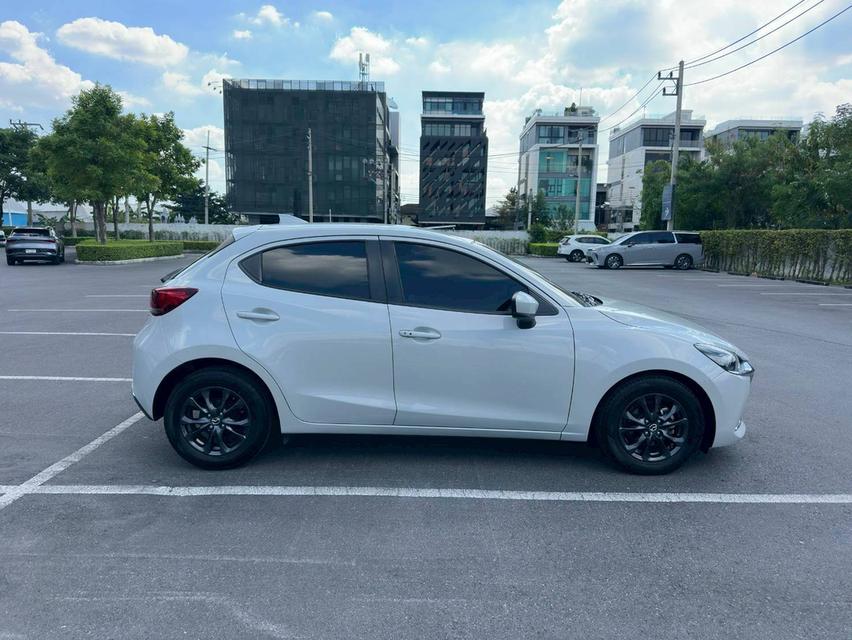 รหัสรถ QT5217 MAZDA 2 1.3 Sport S Leather เกียร์ Auto สีขาวมุกพรีเมียม (Snowflake White Pearl) ปี 2022 แท้ 8