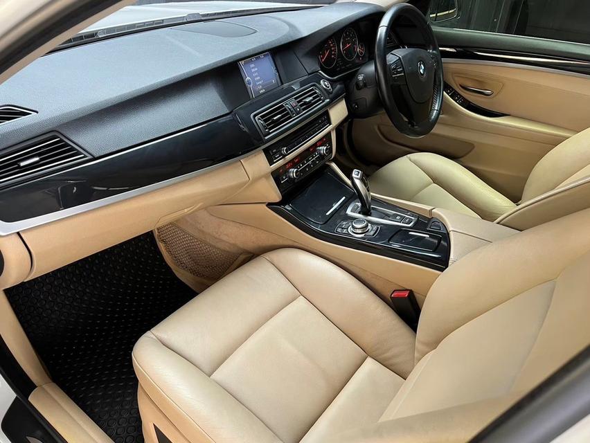 BMW 523i 2.5 F10 Sedan 8