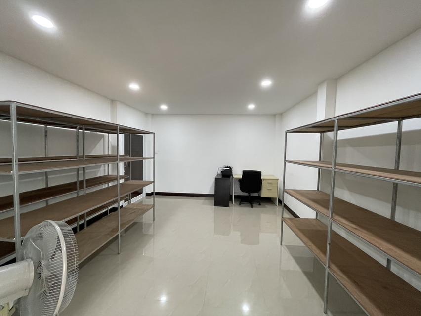 ขาย ด่วนนน บ้านเดี่ยว 2 ชั้น หมู่บ้าน สินทวีกรีนวิลล์2  สภาพใหม่พร้อมอยู่ ทำเลดี เดินทางสะดวก 5