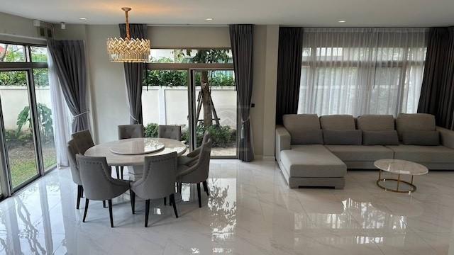 บ้าน BH4248 ให้เช่าบ้านเดี่ยวหรู ใกล้สนามบินสุวรรณภูมิ 10 นาที บ้านพร้อมเฟอร์นิเจอร์ 4 ห้องนอน เหมาะสำหรับผู้บริหารและชา 2