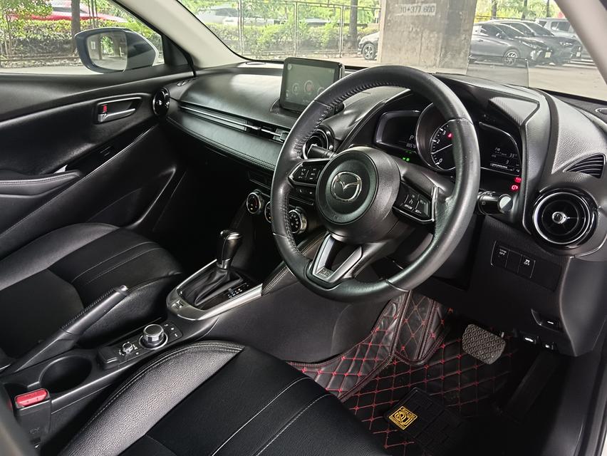 Mazda2 1.3High Connect Sedan ปี2018 สีขาว 14