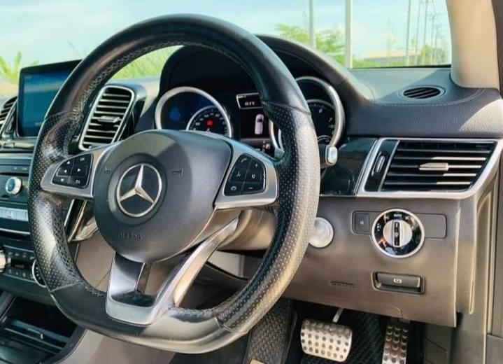 Mercedes-Benz GLE-Class สีดำ 7