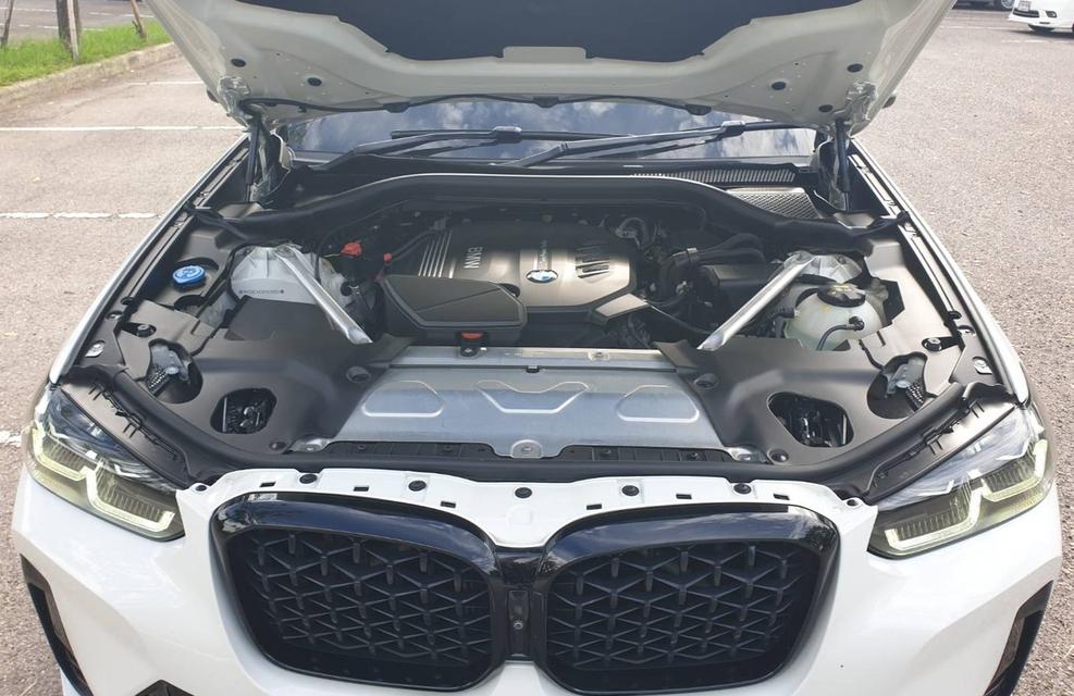 รถเข้าใหม่! BMW X4 xDrive20d M Sport LCI (2023) สีขาว เบาะแดง พร้อม LOGO 50 ปี 14