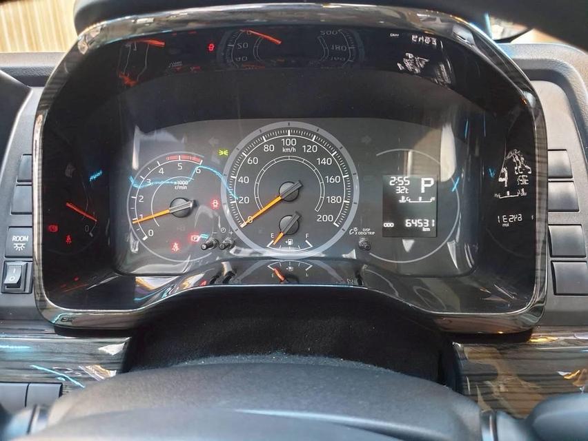 Toyota AllNew รถตู้มือสอง 14