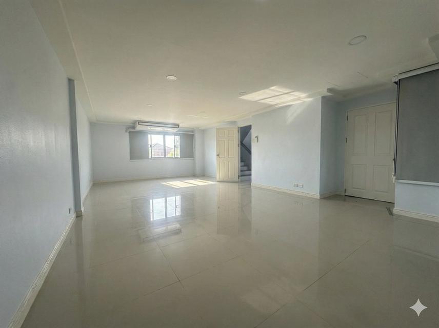 โฮมออฟฟิศ 4 ชั้น หมู่บ้านสินธานี ลาดพร้าว 80 3