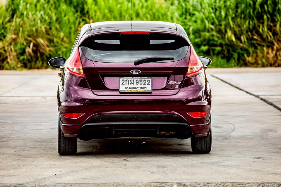 Ford Fiesta 1.5 Sport 5 ประตู สีแดง เกียร์ออโต้ ปี 2013 มือเดียวป้ายแดง 7