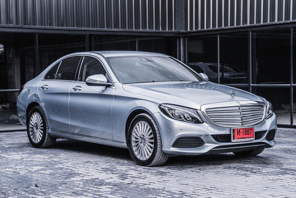 รหัสรถ 67GG678 Benz C300 ปี 2015 รุ่น Exclusive คือรถยนต์ C-Class (W205)