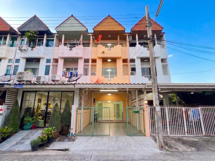 ขายทาวน์โฮม 3 ชั้น หมู่บ้านสัมมากร รามคำแหง 112 ใกล้mrtสัมมากร 1