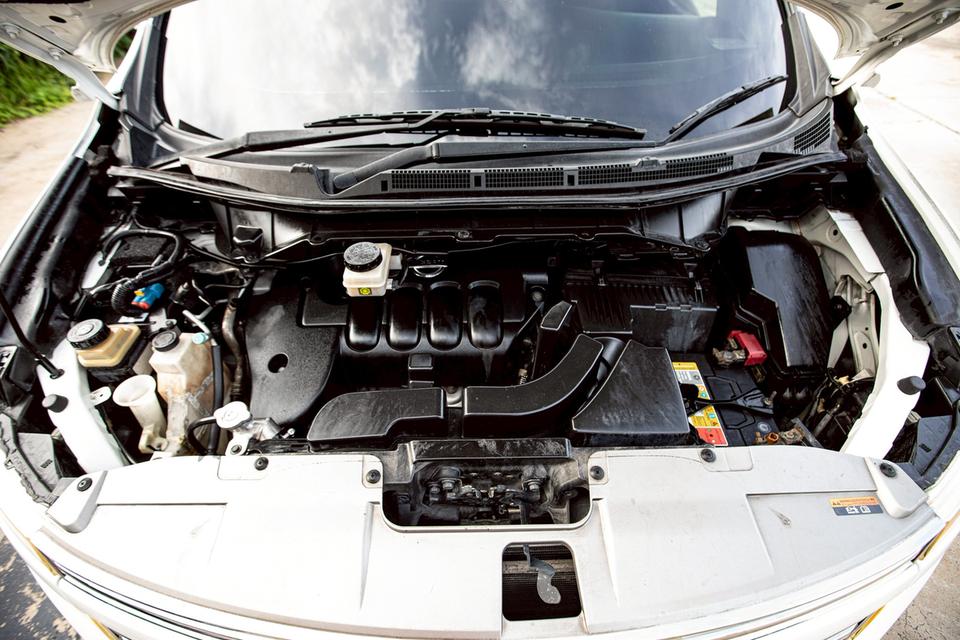 Nissan Elgrand 2.5 ปี 2012 สีขาว 7 ที่นั่ง ประตูสไลด์ไฟฟ้า 9
