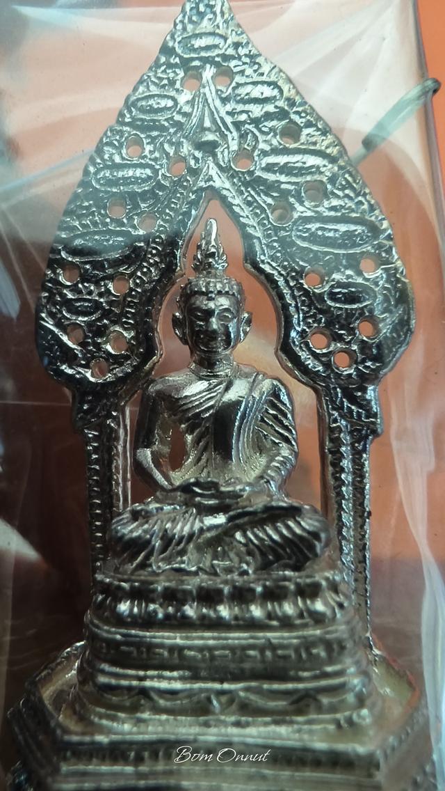 รูปหล่อลอยองค์ พระนิรันตราย เนื้อเงิน วัดบวรนิเวศวิหาร ปี2548  พร้อมโรงเรียนสตรีวิทย์ จัดสร้าง พร้อมตลับเดิม  พระยังอยู่ในซีนเดิม  1500 รส รูปที่ 3