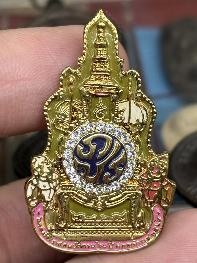 เข็มกลัด ที่ระลึก งานฉลองสิริราชสมบัติครบ ๖๐ ปี พ.ศ.๒๕๔๙ กล่องเดิม สวยครับ รูปที่ 2
