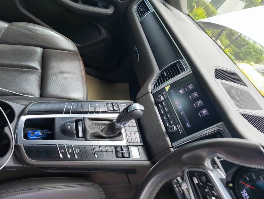 รหัสรถ KPV8866 2018 Porsche Macan สีเทา  9