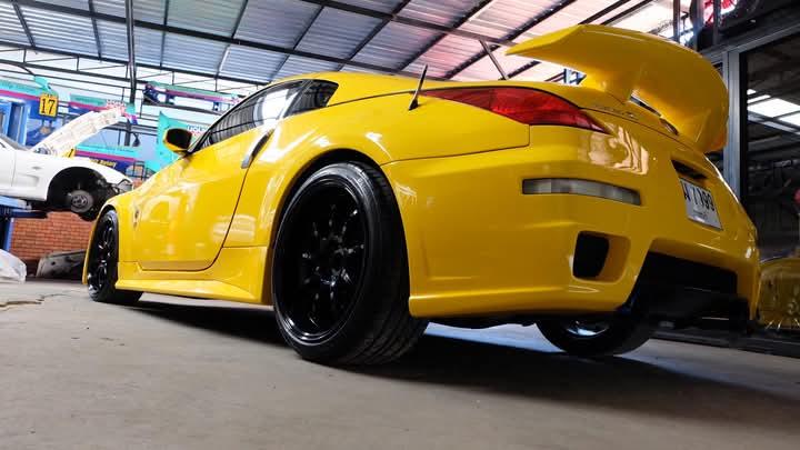 Nissan 350 Z สีเหลือง 6