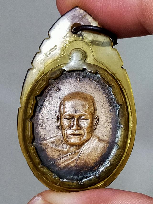 เหรียญพระเก่าพร้อมเลี่ยม