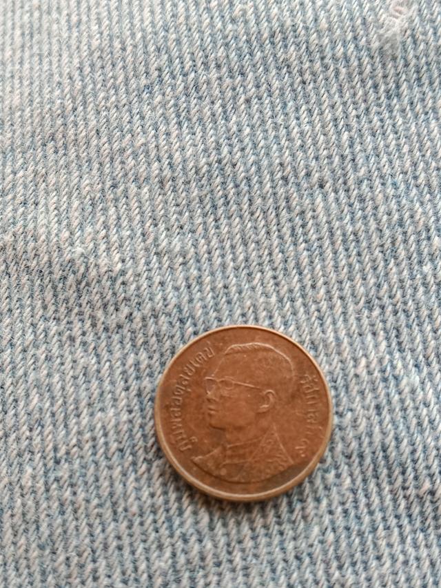 เหรียญแปลก25สตางค์ปี2549เป็นสีทองแดงอย่างเท้