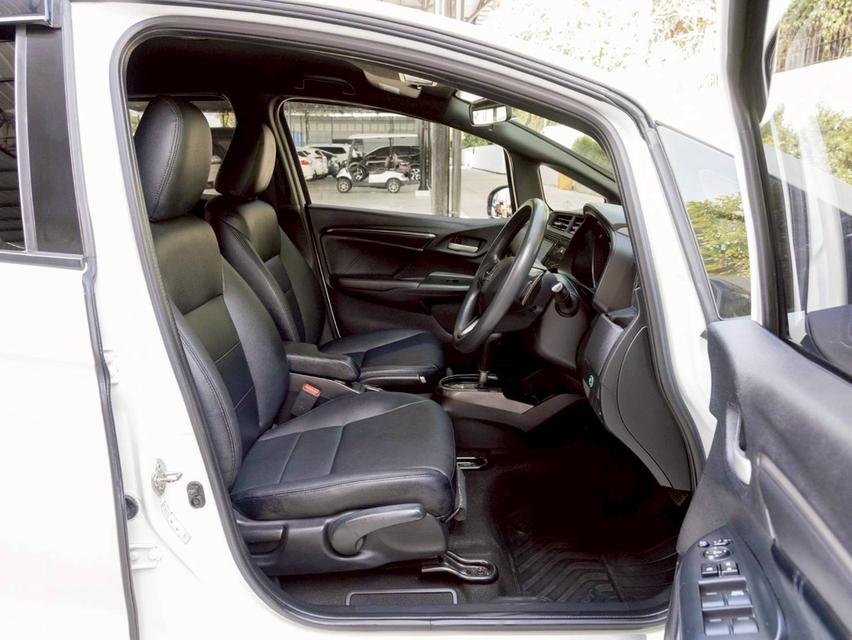 Honda Jazz 1.5RS + ปี 2017 ♨️ #ประกันเครื่องเกียร์3ปี3หมื่นkm♨️ 8