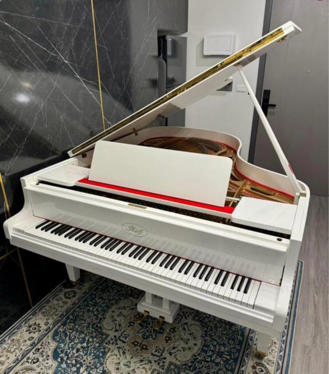 Grand Piano สีขาว 2