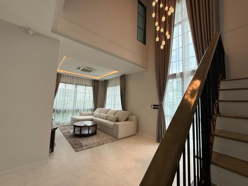 Luxury Family House for Rent Setthasiri Bangna KM10 3
