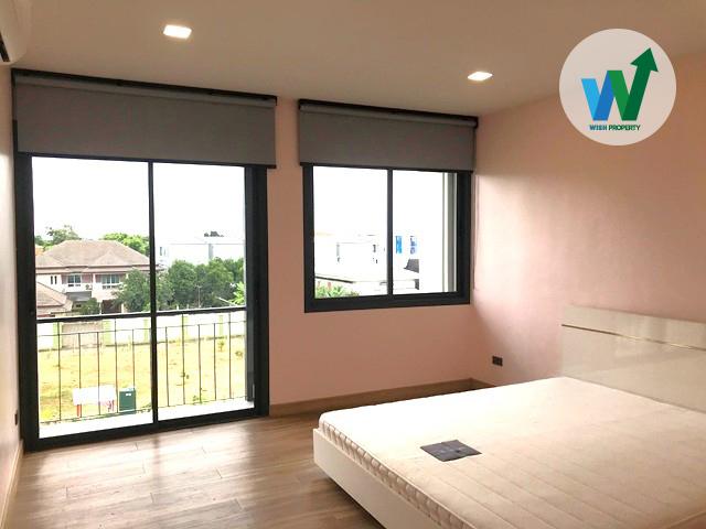 ให้เช่าโฮมออฟฟิศ 4 ชั้นหลังมุม ใหม่เอี่ยม ต่อเติมครบ 3 ห้องนอน 4 ห้องน้ำ 5 แอร์ 3 ที่จอดรถ ใกล้รถไฟฟ้าสถานีคู้บอน 8