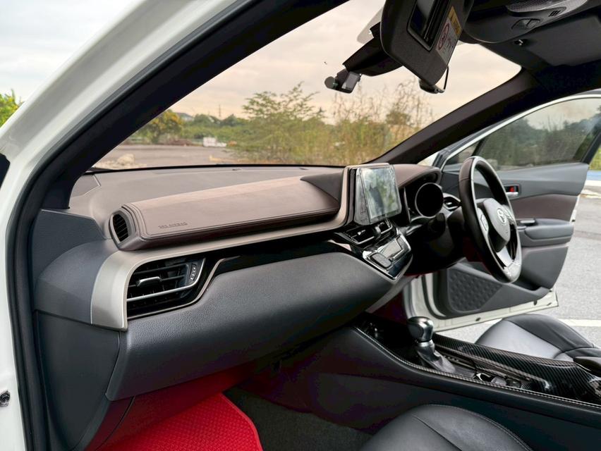 TOYOTA C-HR HV HI TOP 9