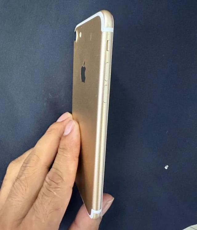 iPhone 7 gold 128 GB 4