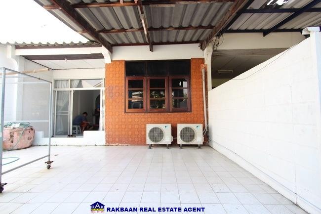 ขาย ทาวน์เฮ้าส์ชั้นเดียว ช.รุ่งเรือง 3 ติวานนท์ 22 (ใกล้ซอยเทพพนม) เนื้อที่ 25 ตรว. 3ห้องนอน 1ห้องน้ำ 1ห้องครัว มุ้งลวด เหล็กดัด พร้อมอยู่ 4