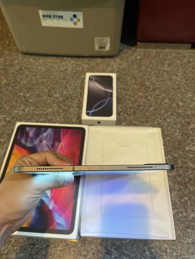 ขายiPadPro11นิ้วสีSpace Gray256กิ๊กWifi Celluerใส่ซิมได้มีกล่องไร้รอยตกบุบใดๆจอไม่เหลืองไม่มีเดทใดๆหายากมากๆสภาพนี้
