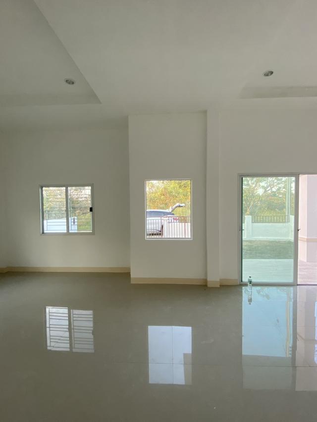 บ้านใหม่ชั้นเดียวเนื้อที่ 50 ตรว 3นอน 2น้ำ ครัว รับแขกกว้าง จอดรถ 2คัน ใกล้ถนนต้นยางแค่ 100เมตร 4