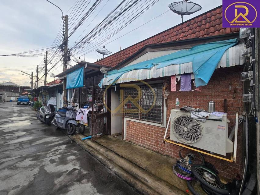 ขายบ้านหลักแสน ถูกมาก ทาวน์เฮ้าส์ ชั้นเดียว หมู่บ้านบุญศิริ ใกล้ BTS สถานีโรงเรียนนายเรือ เหมาะอยู่อาศัย หรือรีโนเวทขาย บางเมืองใหม่ เมืองสมุทรปราการ 13