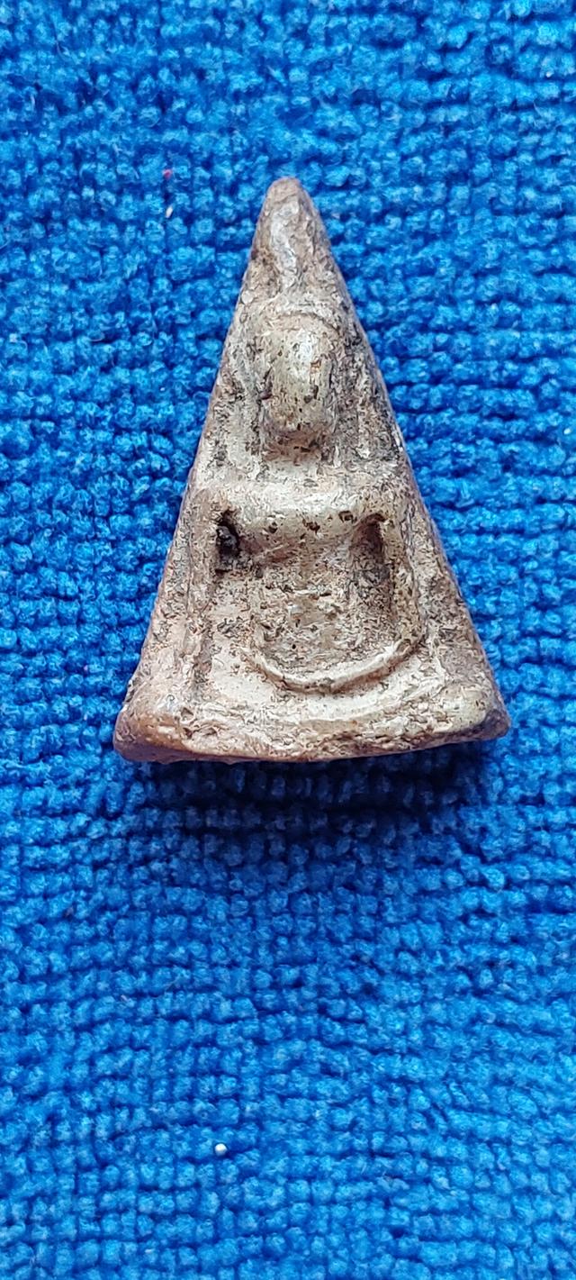 พระนางพญาพิมพ์เข่าตรง รูปที่ 2