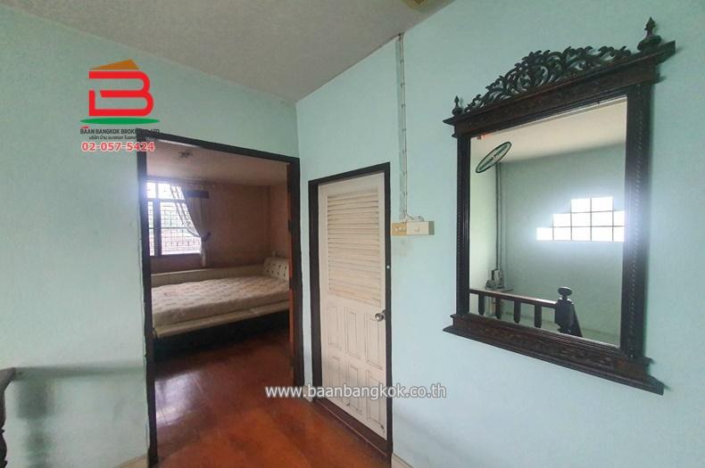 ทาวน์เฮาส์ ชุมชนหมู่บ้านคงหิรัญ เนื้อที่ 26 ตร.ว (ใกล้เสถียรธรรมสถาน) แขวงท่าแร้ง เขตบางเขน กรุงเทพมหานคร