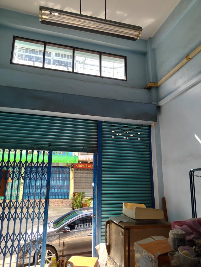 บ้านตึกสามชั้นเนื้อที21ตรว.ตกแต่งเสร็จ 2