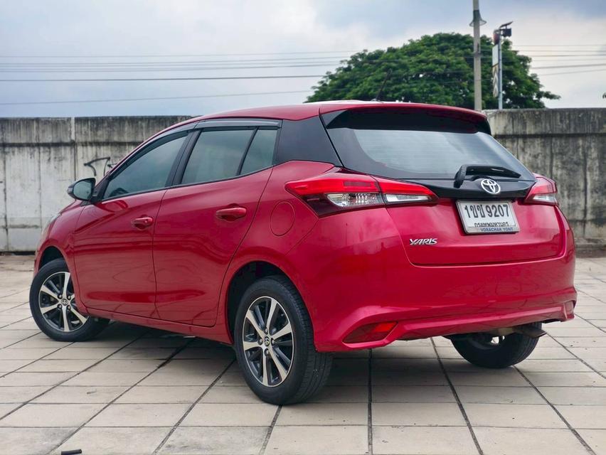 TOYOTA YARIS 1.2 MID Hatchback สีแดง ปี 2020