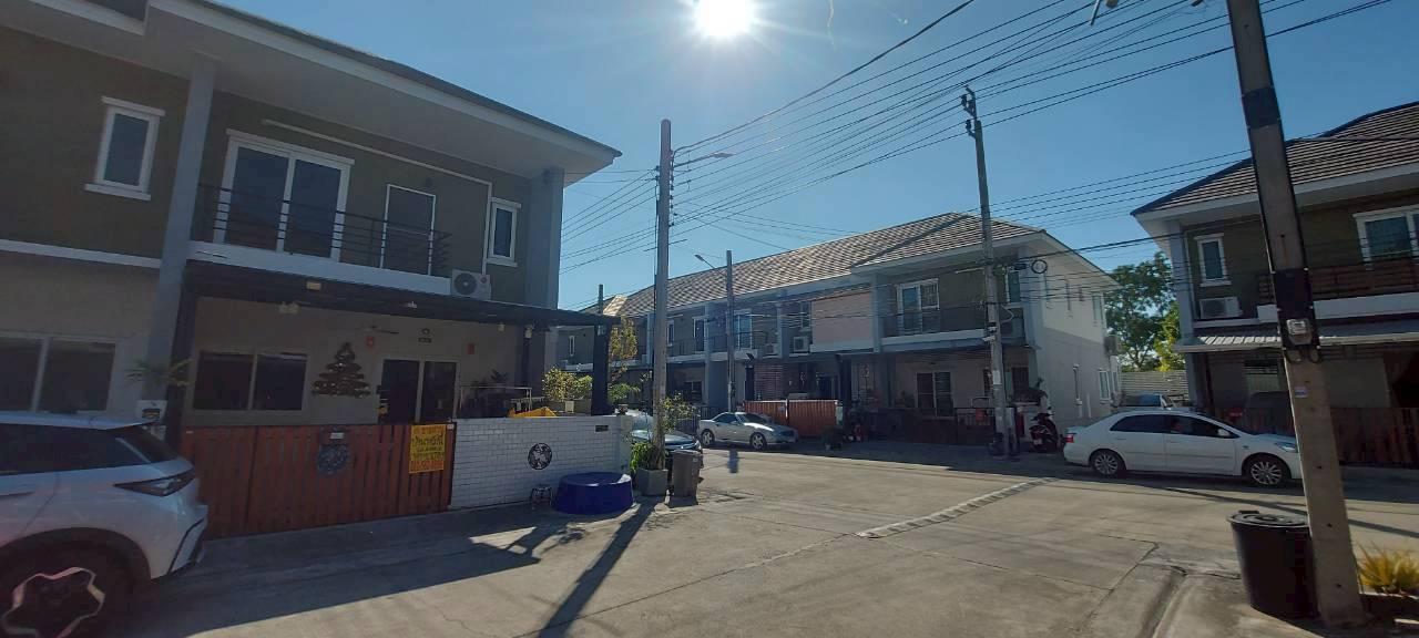 ขายบ้านทาวน์เฮ้าส์ 2 ชั้น หลังมุม หมู่บ้านพาทาโกเนีย5 ใกล้ซาฟารีเวิลด์ ถนนเลียบคลอง2 3