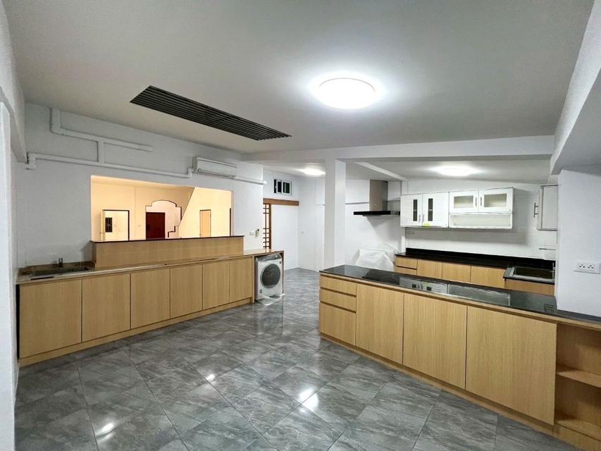 Storey Townhome for Rent in the Heart of Thonglor — Ideal for Living or Home Office | Near BTS Ekkamai | THB 80,000 per Month 2