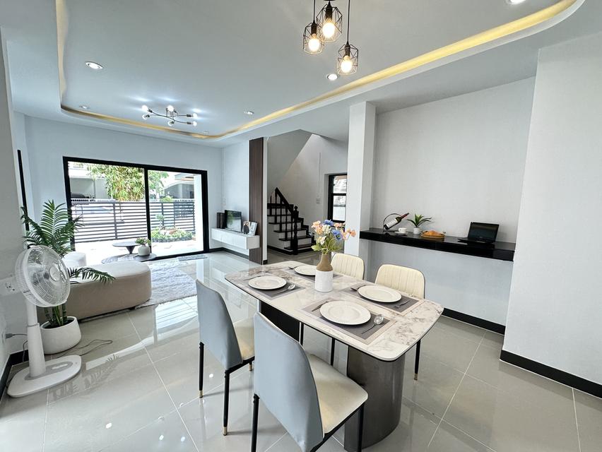 ฟลอร่าวิลล์ สุวินทวงศ์ 9