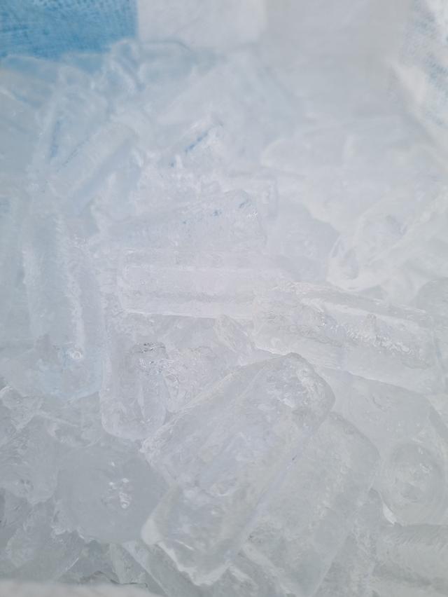 ขายน้ำแข็ง แถวเหม่งจ๋าย ห้วยขวาง ดินแดง หอการค้า พระรามเก้า สนใจติดต่อ 0830280770 0899913078 Ice 3