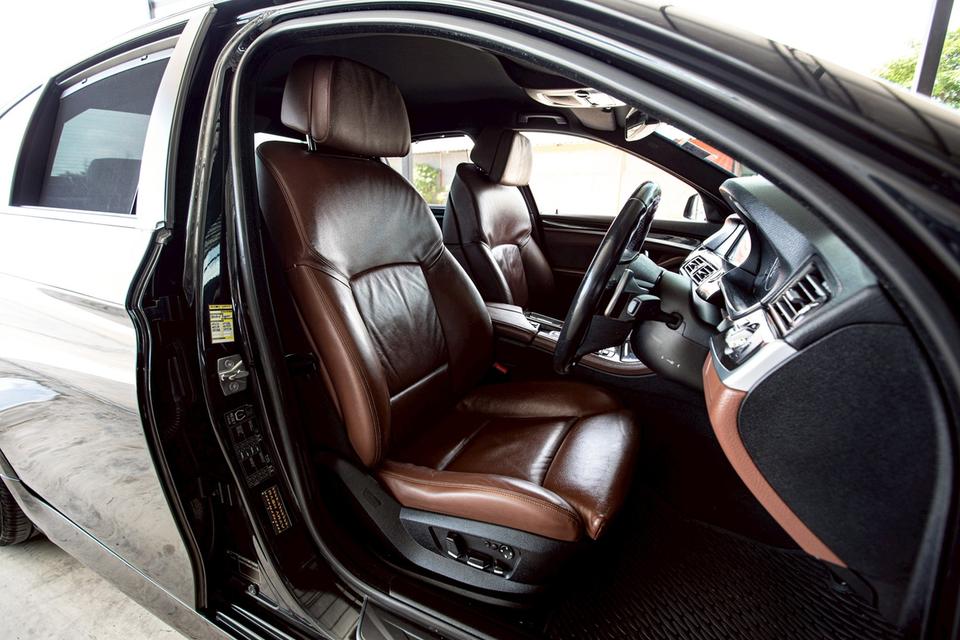 Bmw 523i AT ปี 2010 สีดำ สภาพดี  13