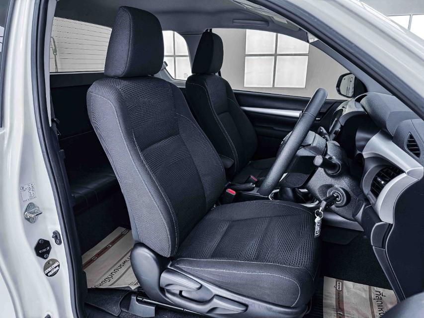 TOYOTA HILUX REVO 2.4 MID Z EDITION SMART CAB เกียร์ MT ปี 2020 สีขาว ดีเซลเลขไม์ 101,792 กมราคา 399,000 บาทโทร 0929699899 6B508 รูปที่ 13