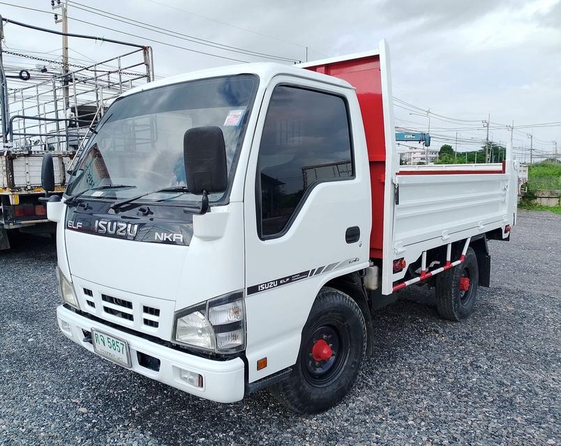 รถบรรทุก 4 ล้อดั้มพ์ ISUZU NKR 100 เเรงม้า