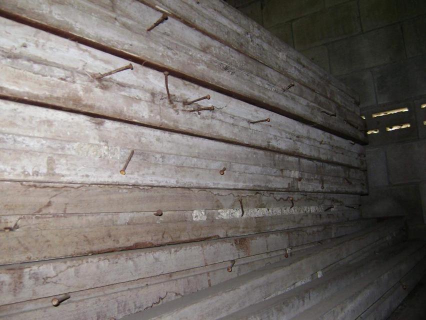 ขาย/หรือแลกเปลี่ยน/ บานประตูหน้าต่างไม้สัก พร้อมวงกบไม้แดง มือสอง 5