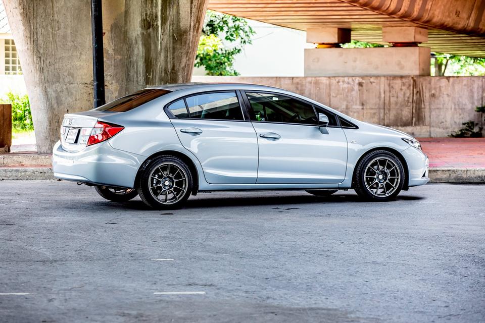 Honda Civic Fb 1.8S ปี 2012 เกียร์ออโต้ สีฟ้า มือเดียวป้ายแดง
