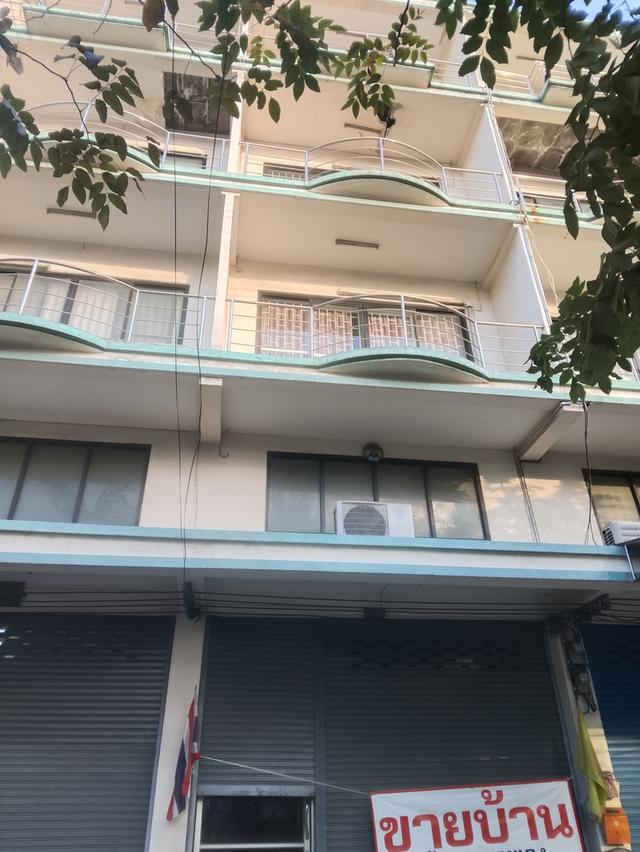 อาคารพาณิชย์ 4 ชั้นครึ่ง 1