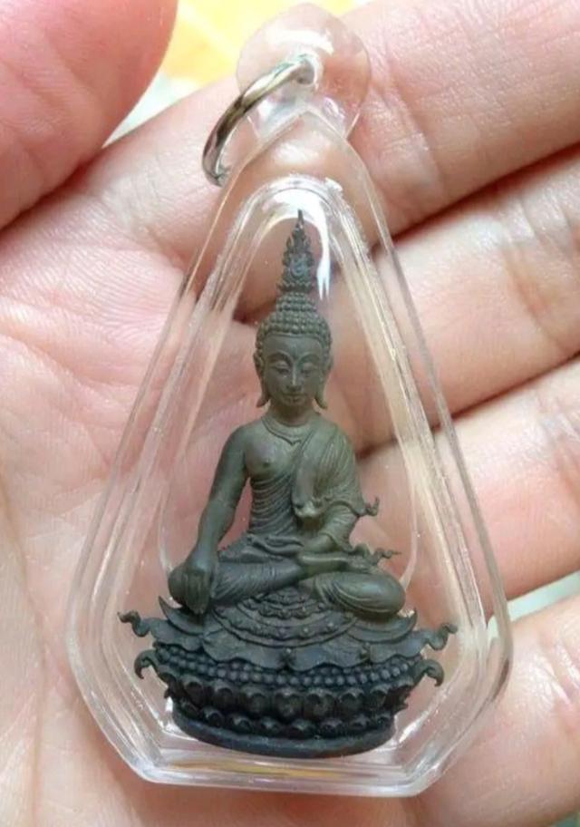 พระพุทธเลี่ยมเก่า