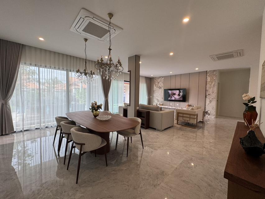 ขายบ้านเดี่ยวพร้อมสระว่ายน้ำใกล้หาดจอมเทียน 3 ห้องนอน 4 ห้องน้ำโรงจอดรถ จอดได้ 2 คัน อยูในโครงการหมู่บ้านมียาม 24 ชม. มีนิติบุคคล 8