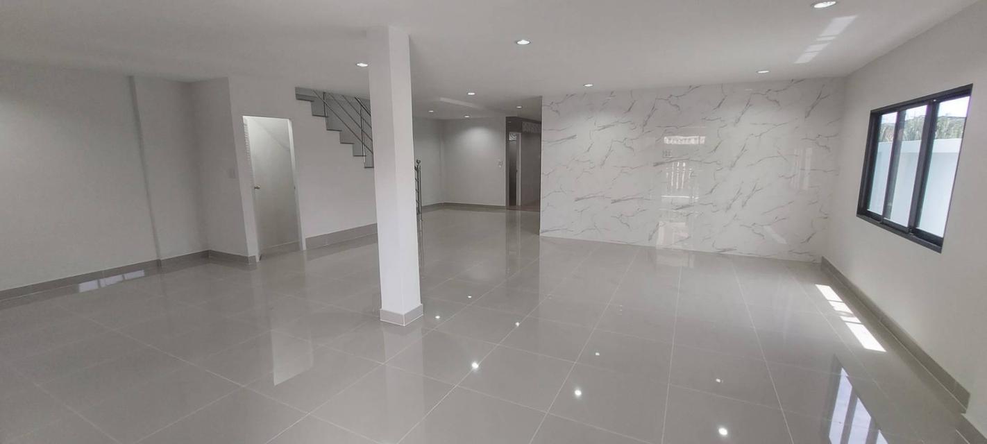 ทาวน์โฮมหลังใหญ่เกินคาด! โครงการพงษ์ศิริชัย 2-อ้อมน้อย สาย 4 เพชรเกษม 8