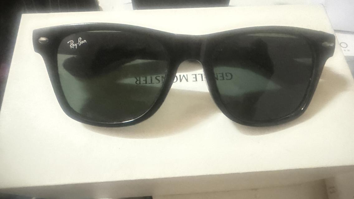 แว่นกันแดดแท้ ray-ban